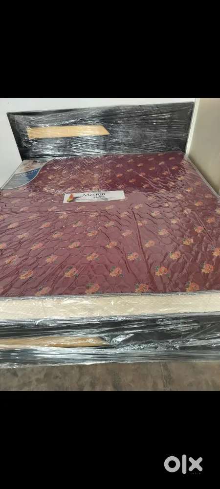 Direct factory price 5/6.5 queen cot with mattress at affordable price