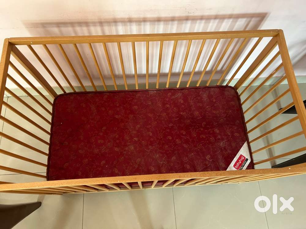 Baby sleeping/playing crib