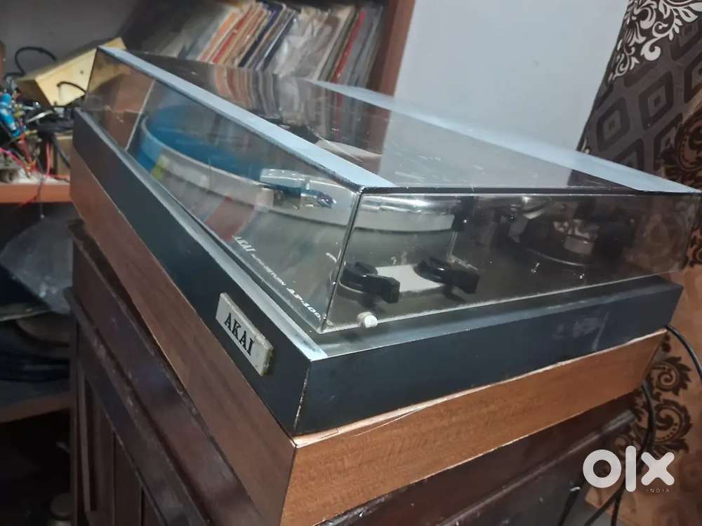 Akai.turn table AP 100 C