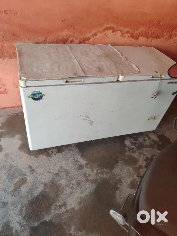 Voltas Freezer