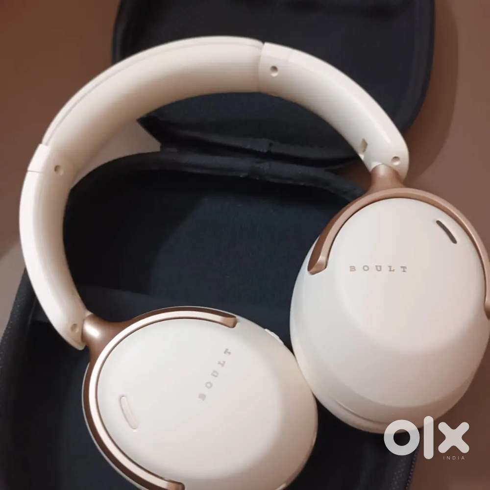 Boult Soniq headphones ultra bass ( new )