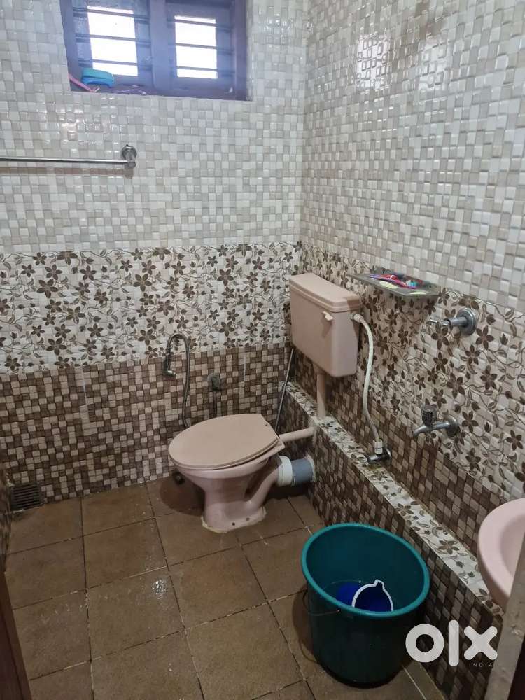 PG AVAILABLE FOR BACHELORS AND FAMILIES