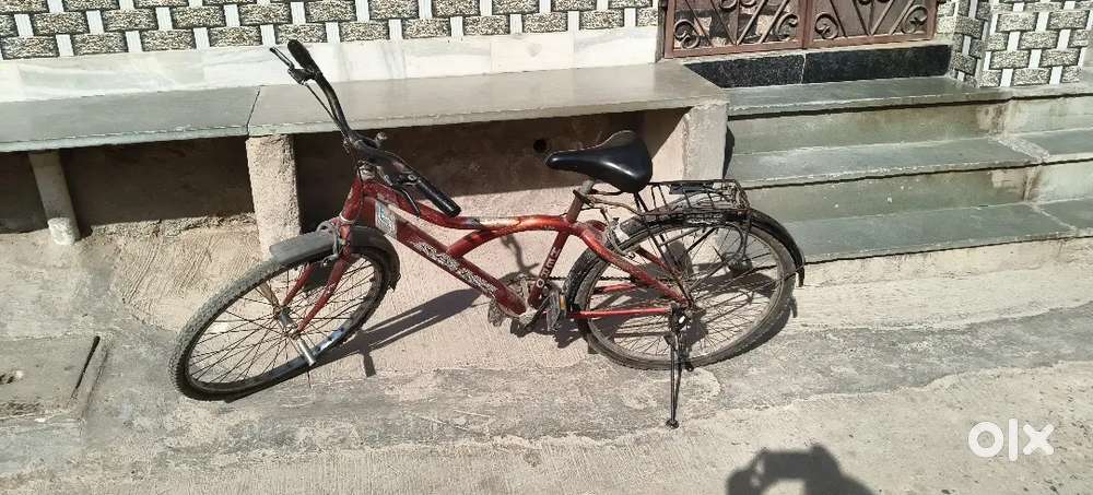1800  rupaye Good condition red Hero bicycle