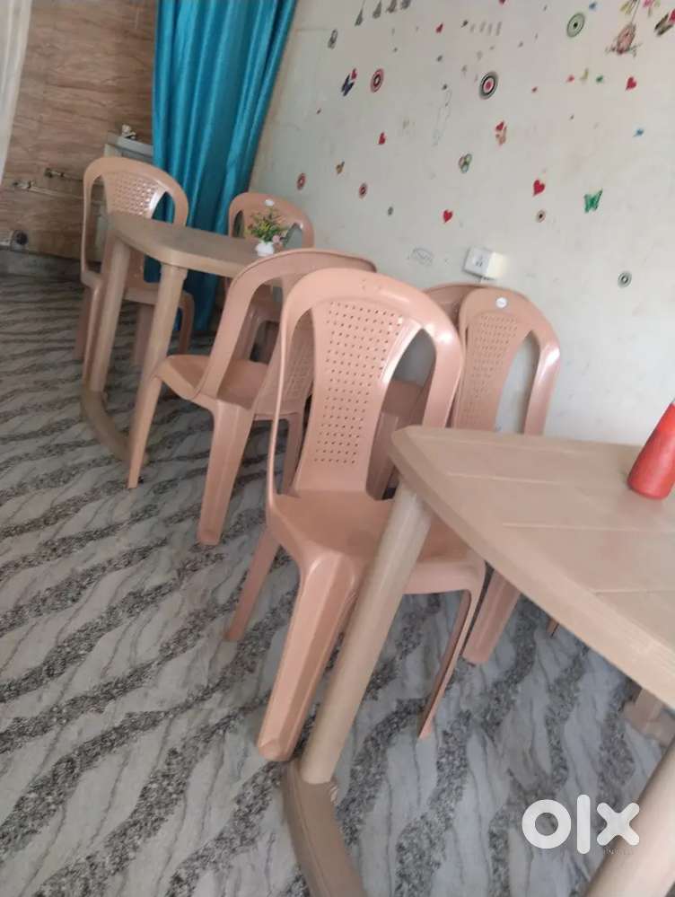 Prestige gold plastic tables 3 chairs 12 in good condition