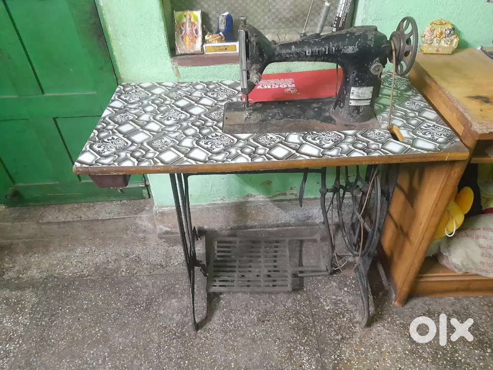 Staching machine with table