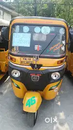 BAJAJ RE CNG  TN18 BY3872