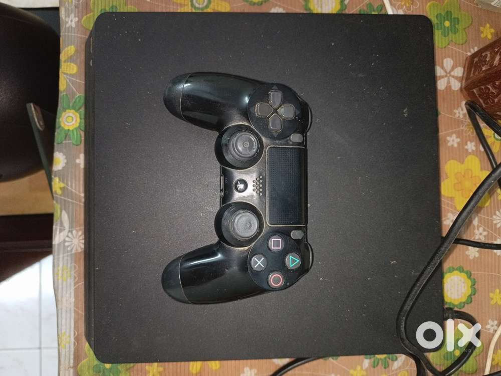 Ps4 Slim 1TB with original controller