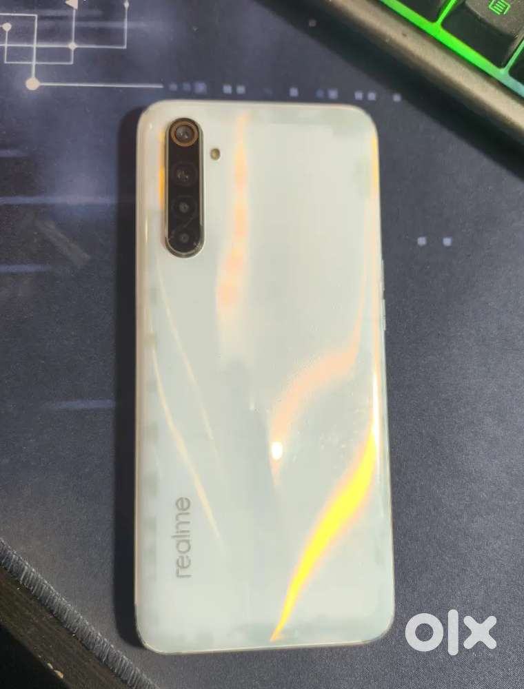 Realme 6 (4/64) with bill-box and charger