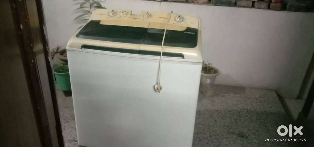 Samsung 7.2 kg Semi Automatic Washing Machine – Repairing Required – Q