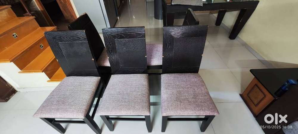 Six seater Dining table
