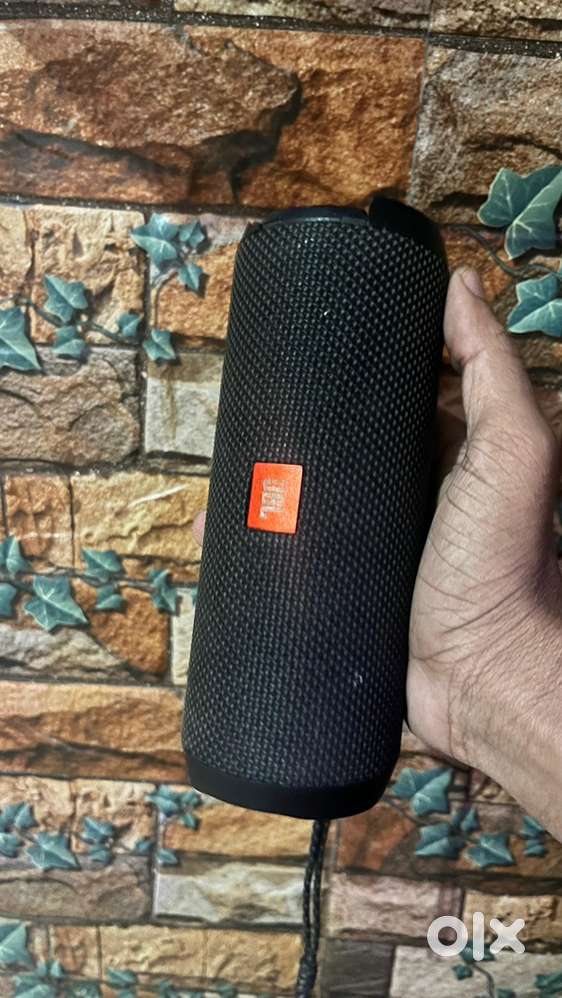 JBL Flip 4 wireless portable bluetooth speaker
