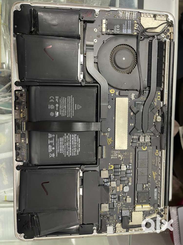 Macbook pro early 2015 original screen, storage 120gb ssd, speaker, IC