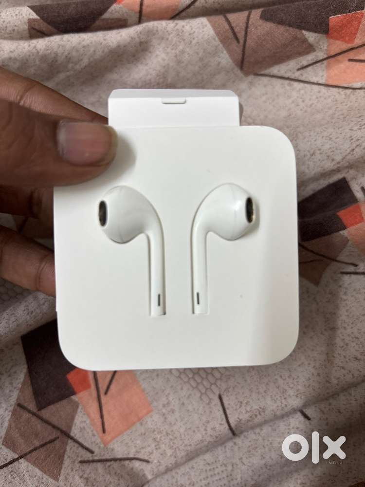 Apple wired ear phones