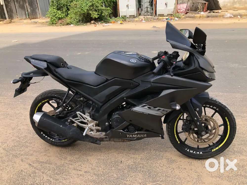 R15 version 3 complete working condition second owner gadi