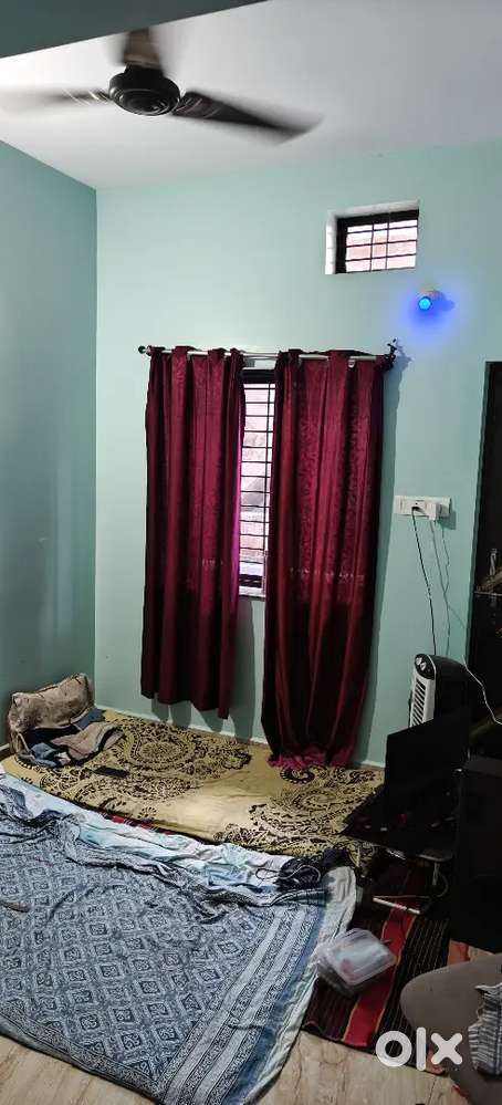 1bhk full independent semi furnished flat with 2balcony and wifi.