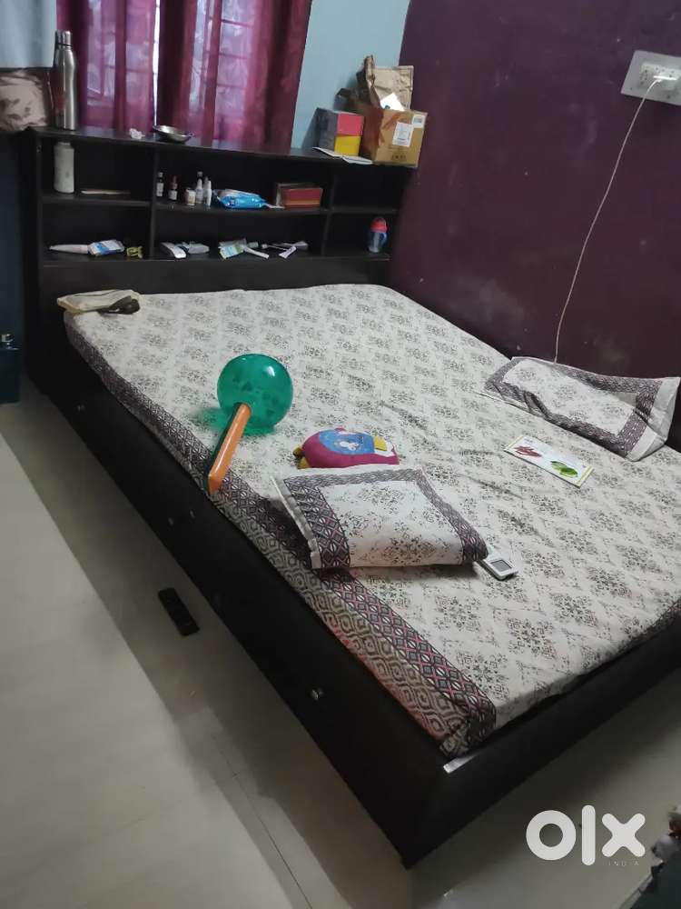 Queen size bed - Selling