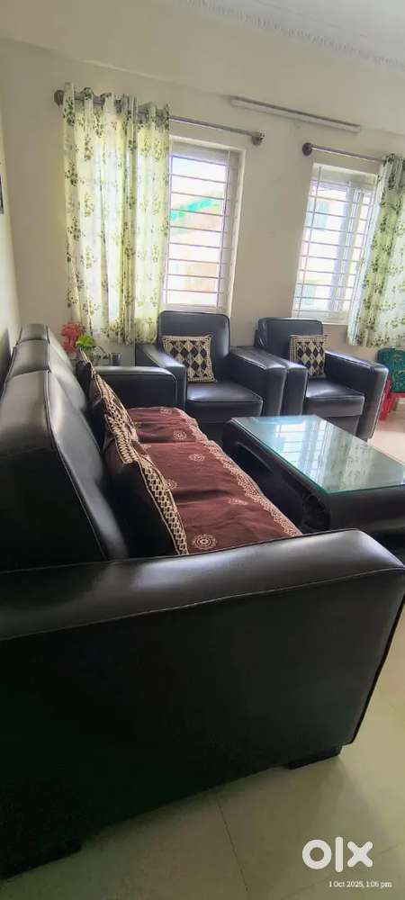 5 SEATER SOFA with Centre Table and Corner Table For Sell