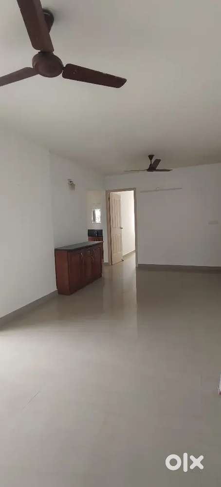 3 BHK SEMI FURNISHED WITH COVERED CAR PARKING FLAT FOR SALE.