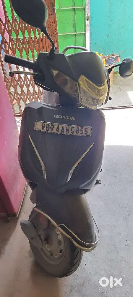 Activa black