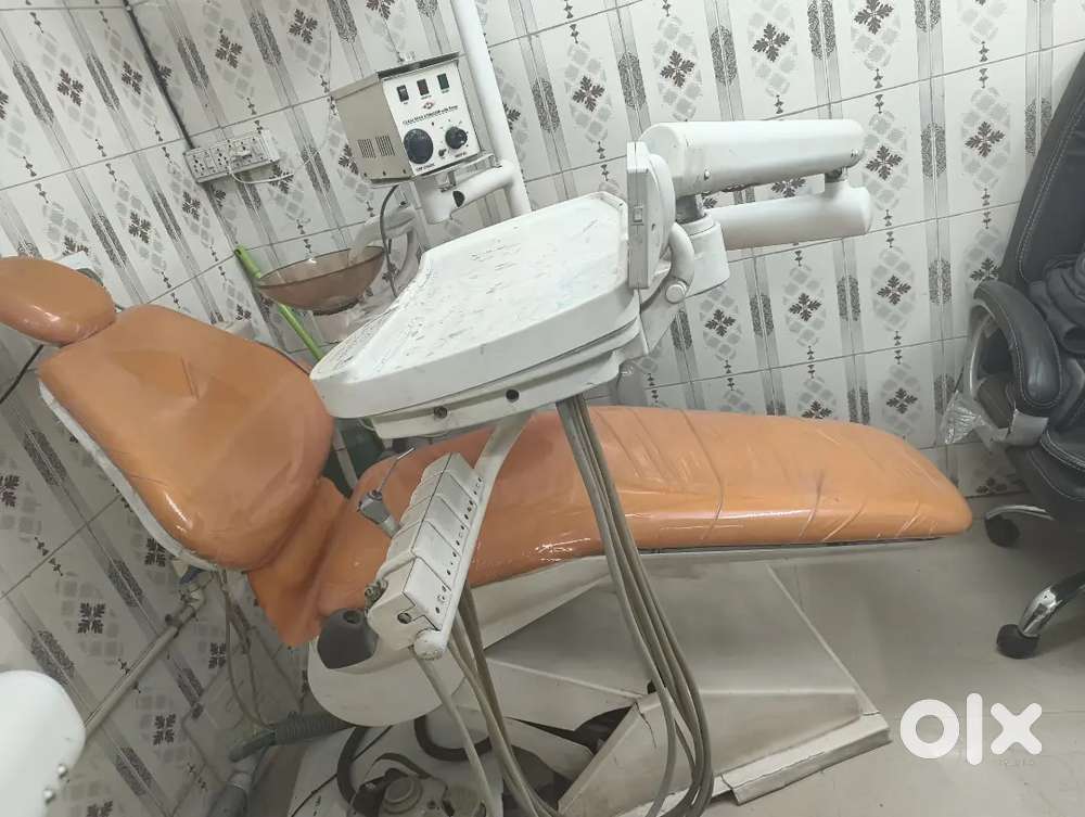 Dental chair in full working condition