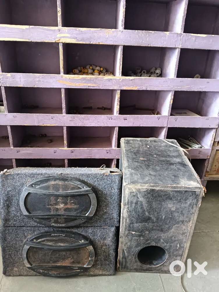 2 sounds and 1 woofer