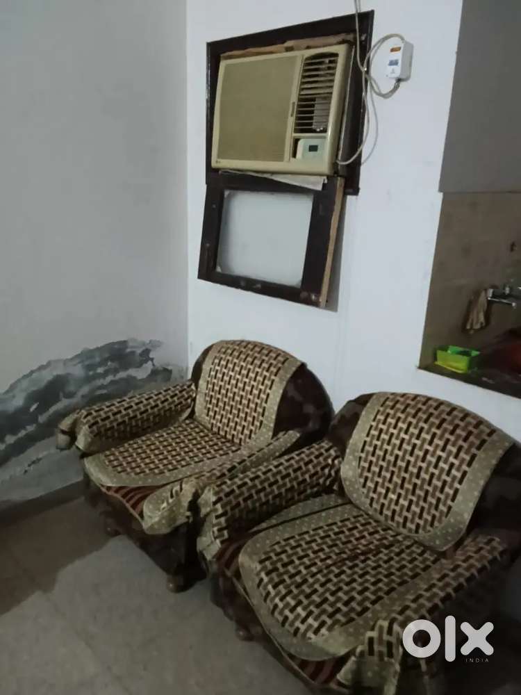 Fully furnished A/C and non A/C single bedroom apartment
