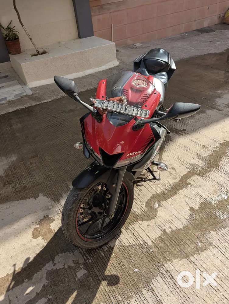 Sports bike R15 v3 September 2019