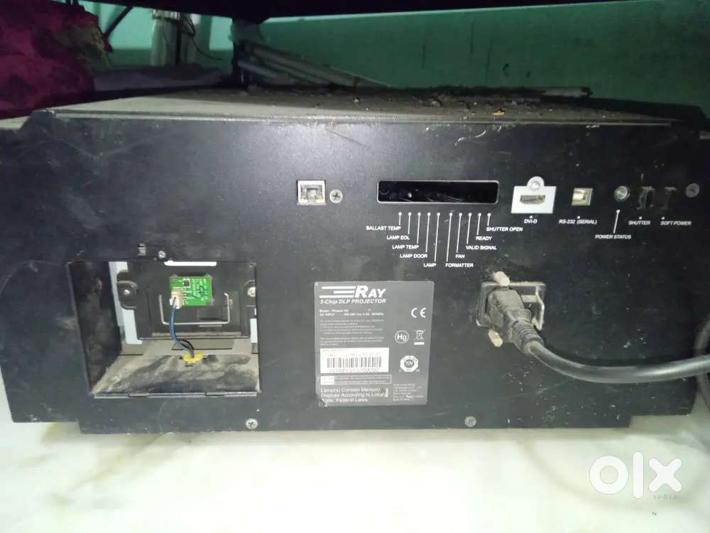 Ray 3-chip DLP projector