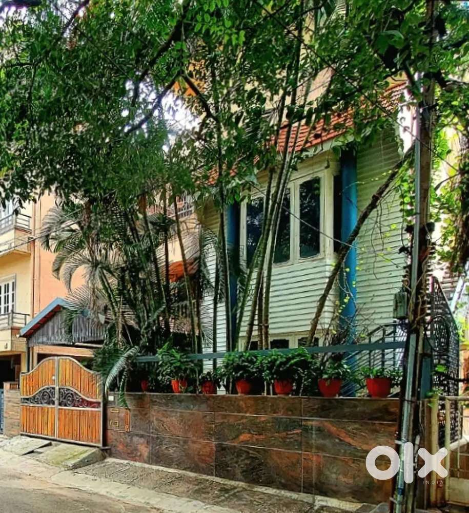 RENT FOR HOUSE TO BIG FAMILY, PRIME LOCATION  BEHIND WOODES HOTEL