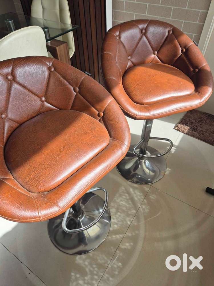 2 height adjustable bar stools