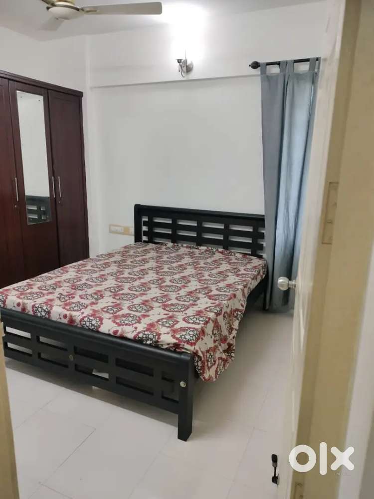 DD GOLDEN GATE 3 BHK fully furnished flat family only 1205 sqft