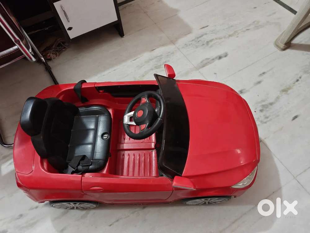 Electronic car for kids driving