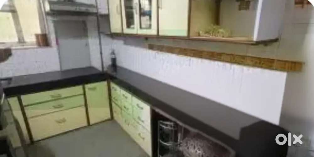 One roommate needed urgently