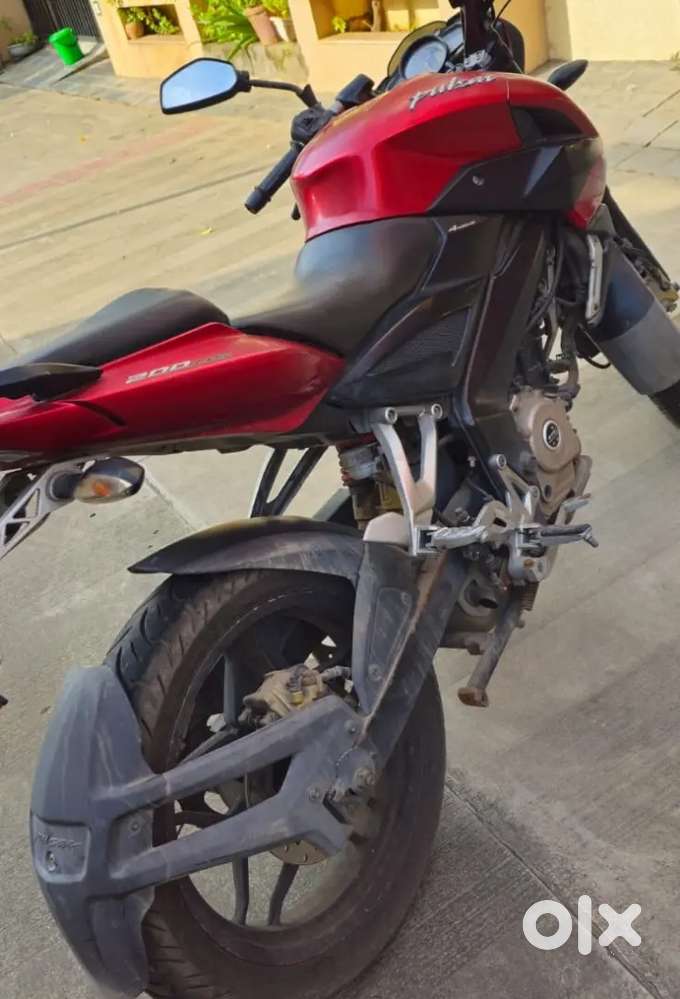 Pulsar ns 200(2014)/apache RTR 200 (2016)