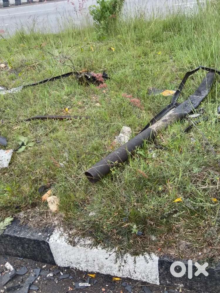 ലോറി സൈറ്റ് കോൺക്രീറ്റ് റോഡ് ദീർഘചതുരംനിരന്നസ്ഥലം വീട് വയ്ക്കാൻകൊള്ളാം