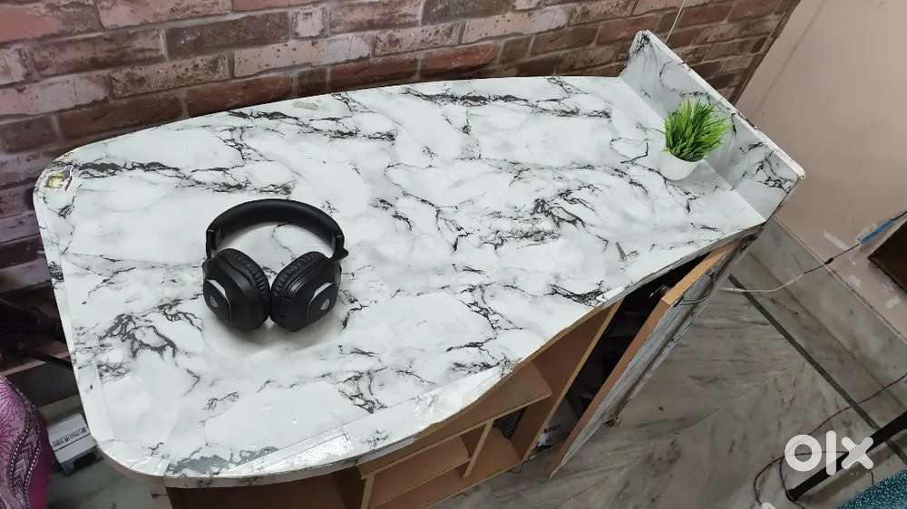 COMPUTER TABLE  PC TABLE