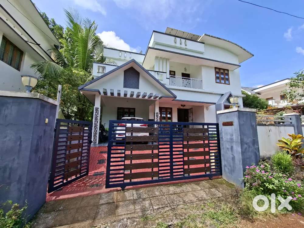 2300sqft House in 7.5cents land