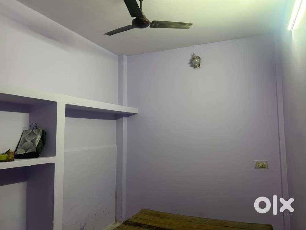 3 BHK semi furnished house available for rent at Rs. 12000