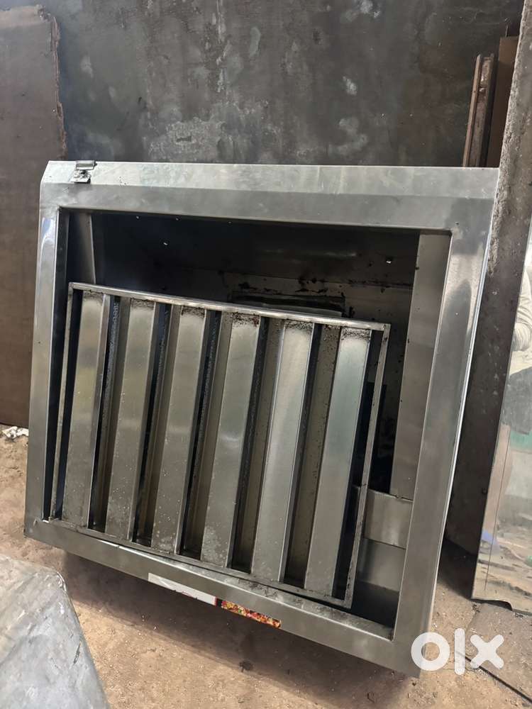 Commercial chimney with exhaust fan