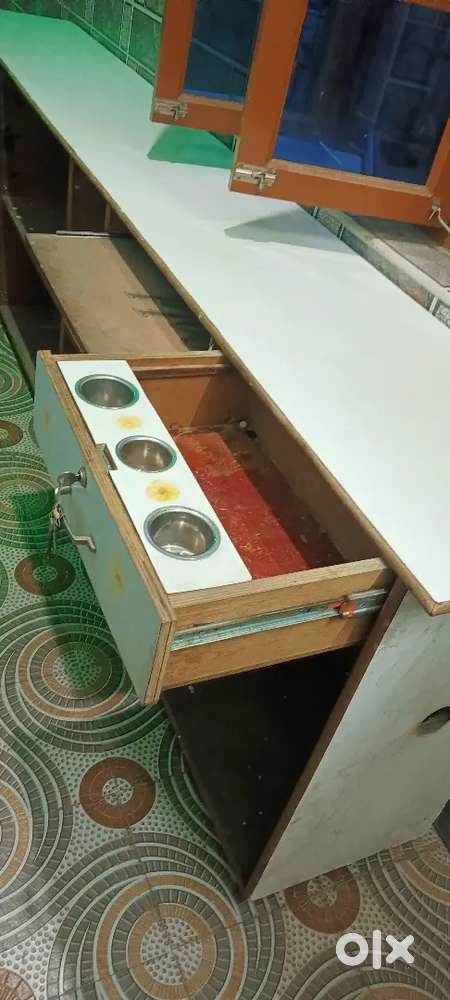 Cloth showroom counter with computer draw