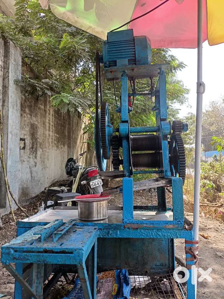 Sugarcane juice machine