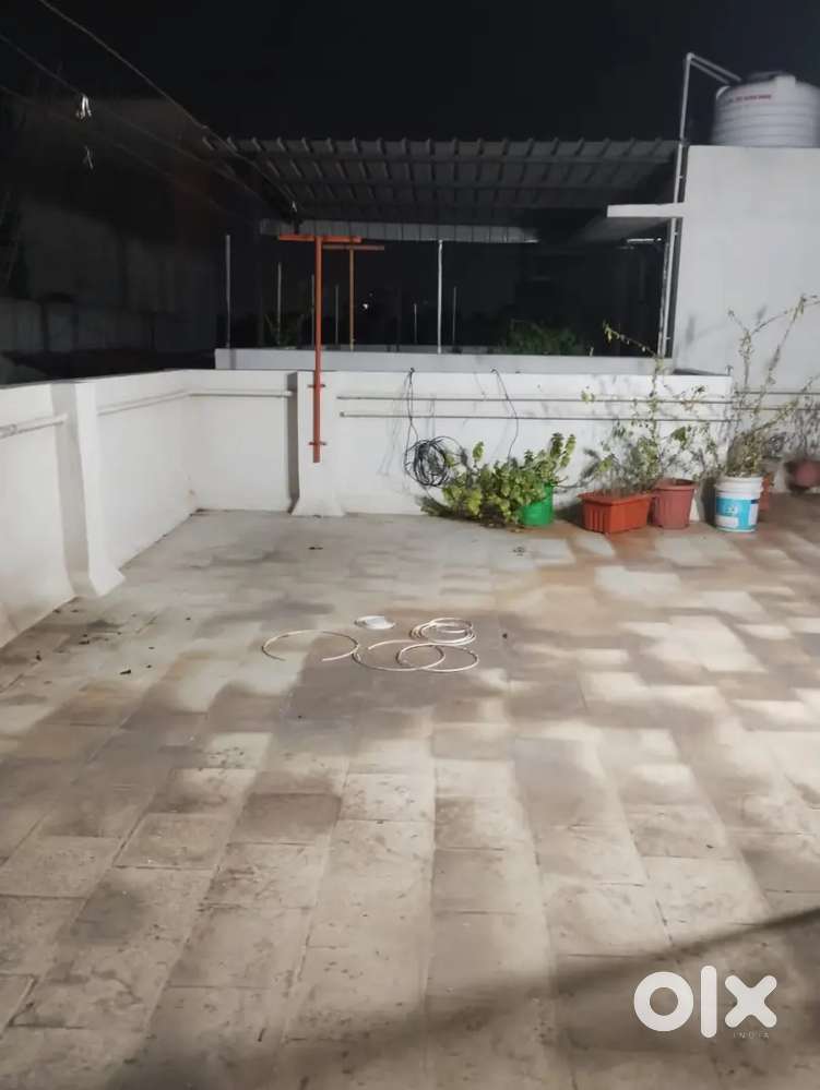 3 Bhk 6 years old villa sale in palliakranai