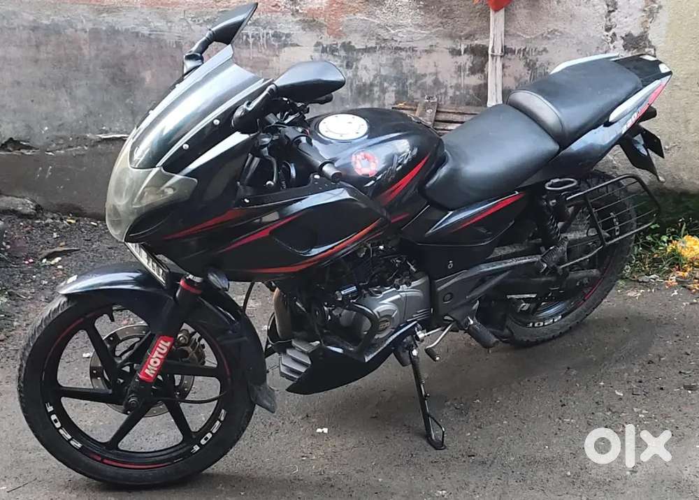 Pulsar 220f in Good condition
