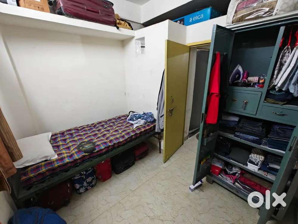 Immediate Male roomate required