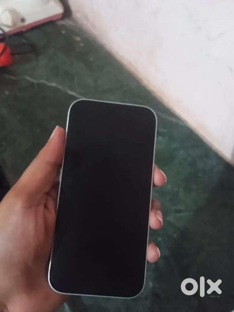 iPhone 16 White