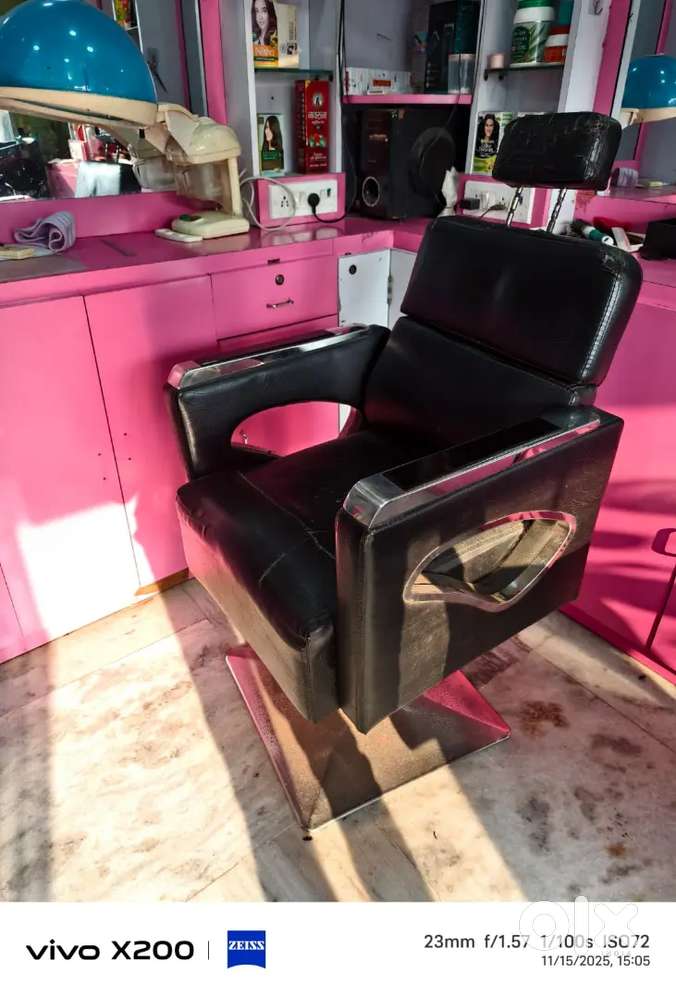Salon chair 4 Piece(very urgent )