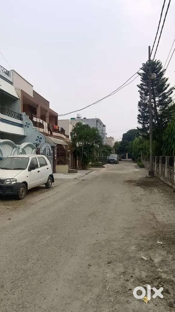 (PREM PRAYAG COLONY GARH ROAD) 216 GAZ EAST FAC PLOT 1 LAKH PER GAZ