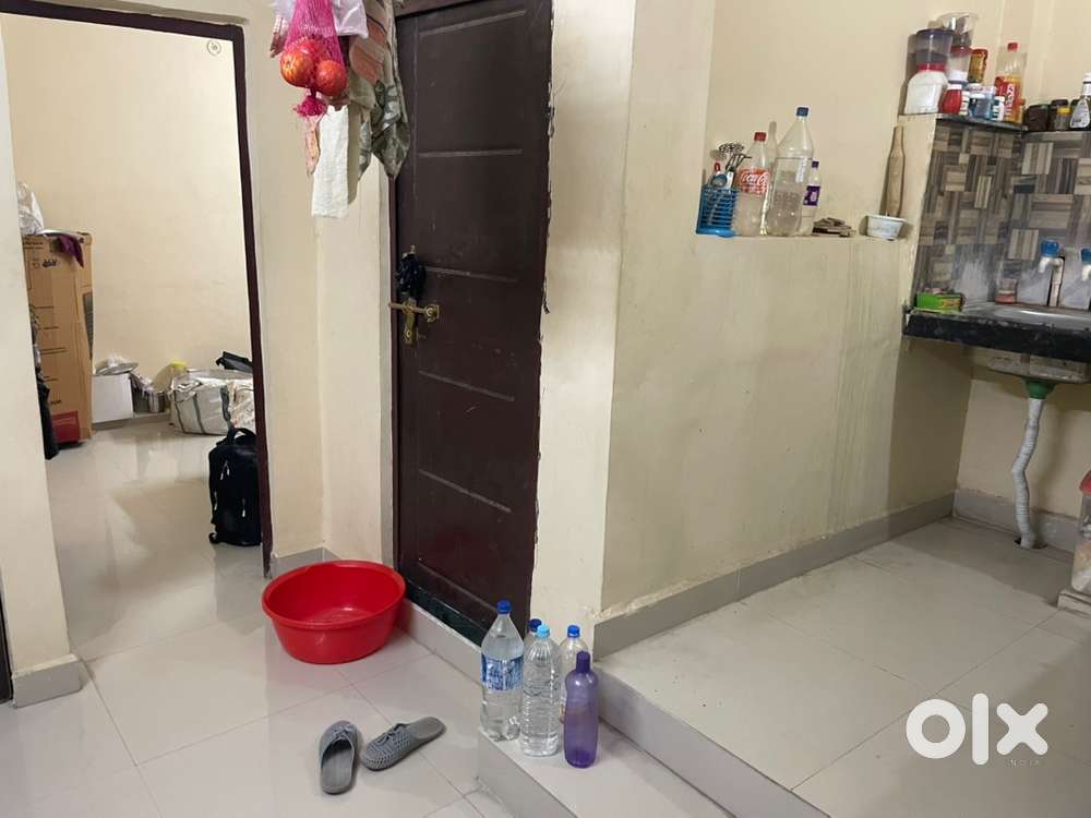 1 room set available