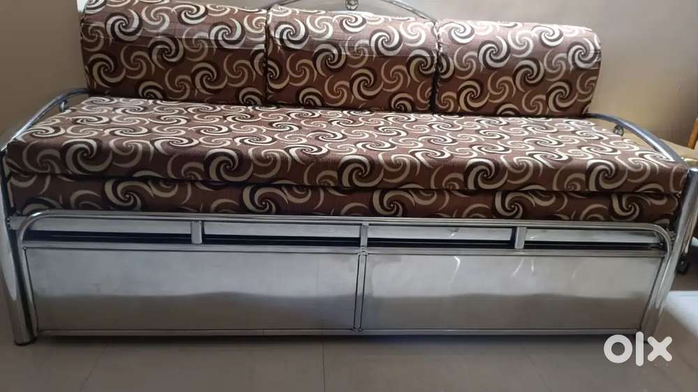6ft Sofa for Sale  Excellent Condition  Budget Friendly