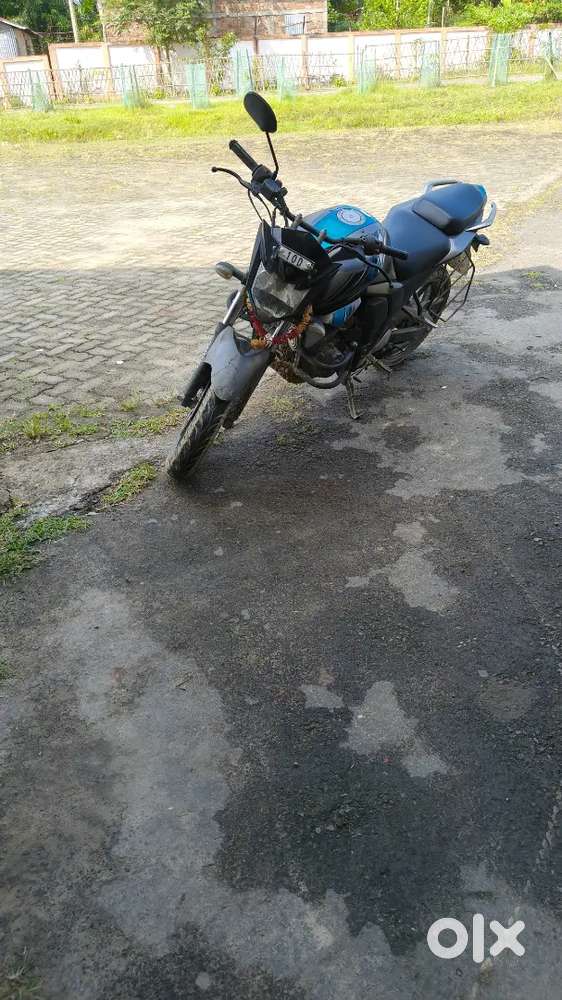 YAMAHA FZS